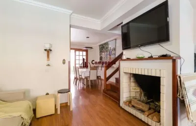 Casa em condomínio de 3 dormitórios sendo 1 suíte e 2 vagas de garagem no bairro