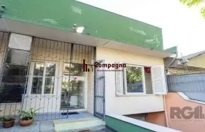 Casa no bairro petrópolis de 3 dormitórios e 4 vagas