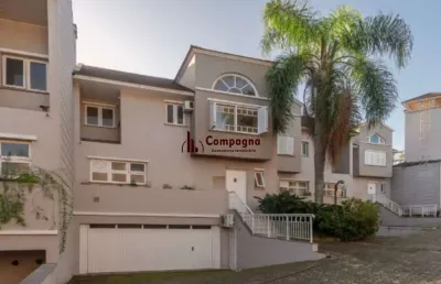 Casa ampla em condomínio com acesso ao rio – 3 dormitórios e excelente infraestr