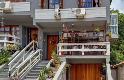 Casa em condomínio bairro tristeza, com 185m² privativos.
