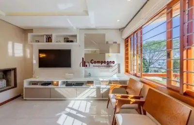 Casa em condominio, 3 domitórios, 1 suíte, lareira, churrasqueira e 2 vagas.