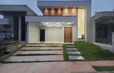 Térrea com 3 dorm. sendo 1 suíte, conceito aberto p/ 3 ambientes e pé direito alto