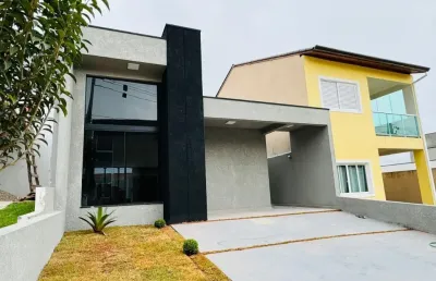 Térrea com 3 dorm. sendo uma suíte, conceito aberto, pé direito alto e piscina privativa