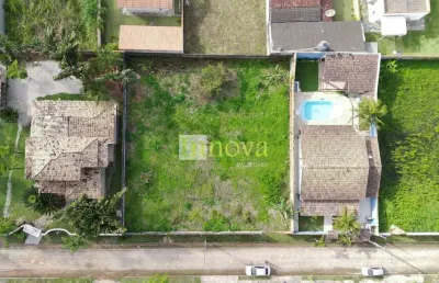 Terreno amplo, com 960m2 de terreno, com infraestrutura completa, em rua tranquila no bairro do cap