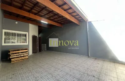 Casa à venda, em rua tranquila, com 03 dormitórios sendo 02 suítes, no jardim jaqueira, em caraguat