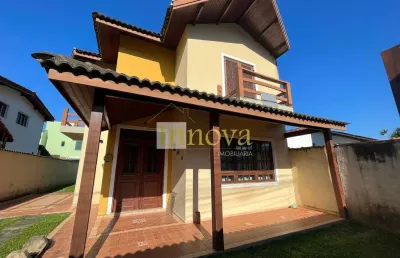 Casa à venda, com 136m2 de contrução com 02 domritórios + 01 suíte em rua próxima a orla da praia d