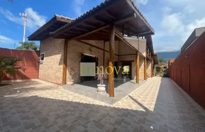 Charmosa residência rústica em massaguaçú, a 500 metros da praia, com piscina, varanda e edícula! c