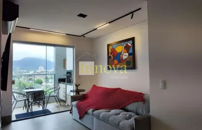 Lindo apartamento à venda, repleto de planejados, com dois dormitórios sendo uma suíte,  na praia d