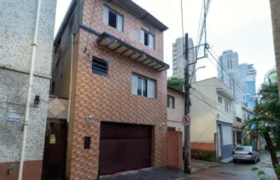 Casa comercial na travessa danças caipiras, n. 46 • 250 m²