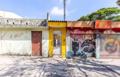 Casa comercial na avenida maria luiza americano, n. 1055 • 100 m²