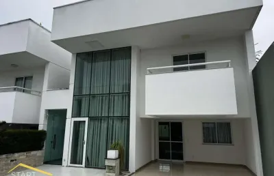 Casa de condomínio com 4 quartos e 4 banheiros à venda, 181 m²