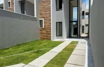 Casa com 4 suítes, varanda gourmet e ótima localização no edson queiroz