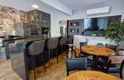 Casa ampla à venda | 3 quartos | área de festas | escritórios | piscina | terreno espaçoso