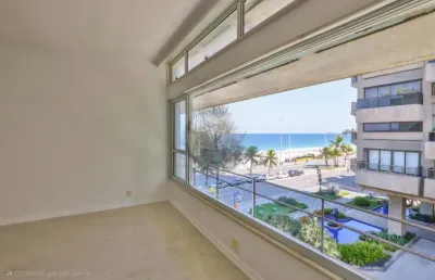 O charme do leblon com o mar como vizinho - lindo apartamento à venda