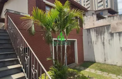 Casa à venda,  03 niveis, sustentada por pilares, fundação preparada para sobrado - telhado estilo