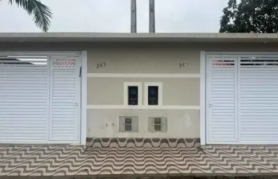 Linda casa na praia com piscina jd.praia grande , mongaguá !!