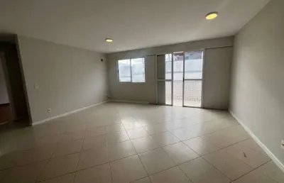 Cobertura com 3 quartos fundos, recreio dos bandeirantes - rio de janeiro