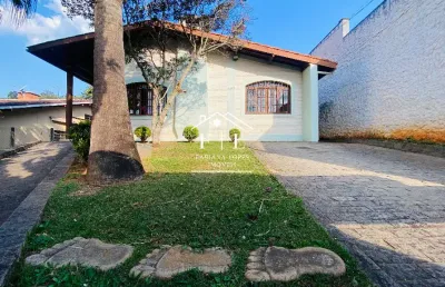 Chácara dentro da cidade ao lado do centro - térrea com edícula em meio a natureza