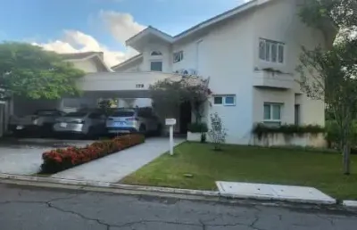 Casa mobiliada em magnífica esquina no alphaville residencial 9