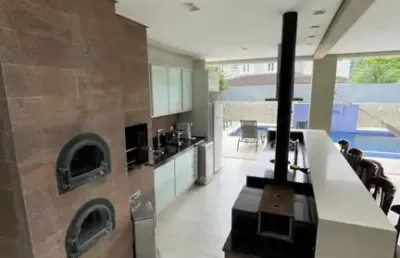 Casa com 390 metros², 4 quartos, piscina e churrasqueira em estados - balneário camboriú - sc