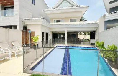 Casa com 310 metros², 3 quartos, piscina e churrasqueira em praia de barequeçaba - sp