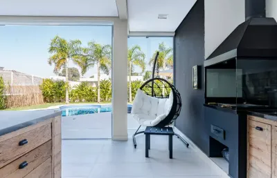 Casa com 310 metros², 3 quartos, piscina e churrasqueira em jurerê - florianópolis