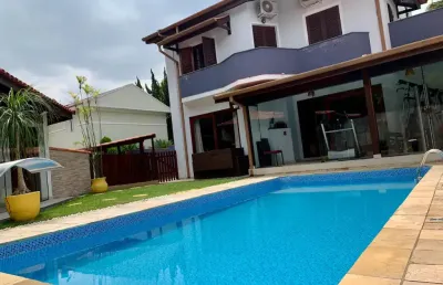 Casa com 308 metros², 3 quartos, piscina e churrasqueira em zona 08 - maringá - pr