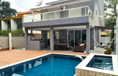 Casa com 390 metros², 3 quartos, piscina e churrasqueira em santa candida - curitiba - pr