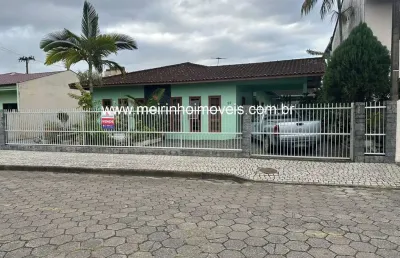 Casa à venda em guanabara, joinville - 1 suíte, 2 dormitórios, piscina, edícula com churrasqueira - r$890.000,00