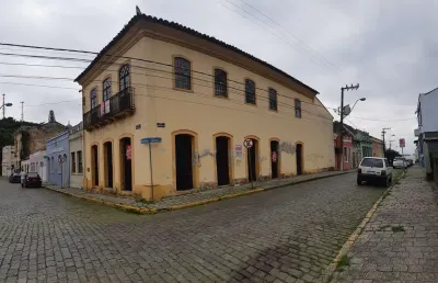 Casarão histórico - 3 dormitórios, centro de são francisco do sul | rua fernando machado, 67 | meirinho imóveis