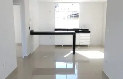 Excelente vista para a lagoa do pérola e próximo aos comércios