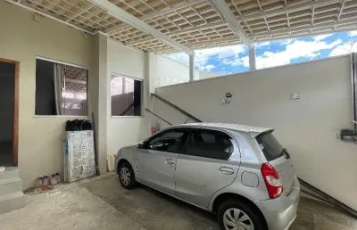Linda casa com planejados câmeras próximo à escola olímpica
