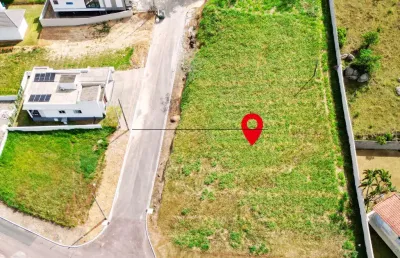 Terreno com 628m², condomínio quinta do lago em tubarão/sc
