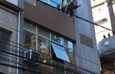 Edifício de natureza mista com 556m2 • totalmente desimpedido e legalizado