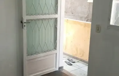 Alugo sobrado com 1 quarto na estrada do moinho – excelente localização