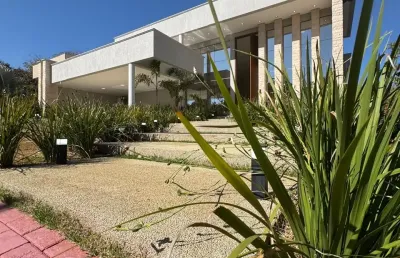 Exclusividade, sofisticação e alto padrão no condomínio de chácara villa verde apresentamos uma residência nova e impecável para quem tem bom gosto!.