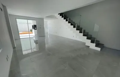 Excelente  sobrado , com  ampla espaço, a localização e uma das melhores