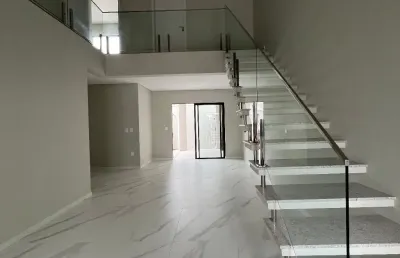 Lindo sobrado no centro de itajai, novo, amplo, com uma otima localização