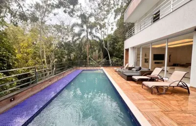 Casa de alto padrão em condomínio de luxo no guarujá sp.
