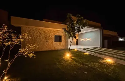 Luxo, conforto e segurança em condomínio fechado – casa mobiliada à venda