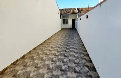 Linda casa com três quartos em ótima localização no jardim yamaguchi