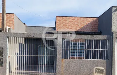 Linda casa de frente pra rua e com espaço de terreno nos fundos e suíte no parque são joão