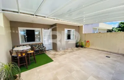 Casa de frente para a rua  no balneário gaivotas- conforto e localização privilegiada