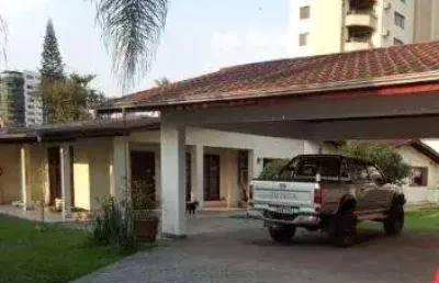 Casa com 3 quartos à venda na rua tijucas, 75, centro, joinville, 165 m2 por r$ 1.150.000