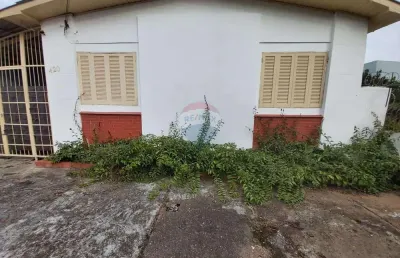 Casa de 2 dormitórios no bairro teresópolis. construída em um terreno de 1234m².
