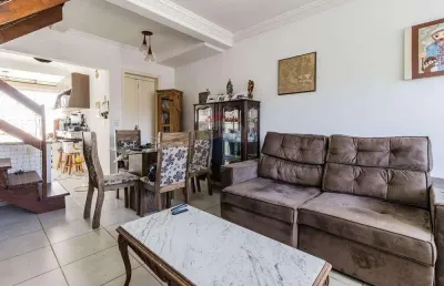 Casa com 2 quartos à venda na Rua Heitor Kramer, 324, Guarujá, Porto Alegre