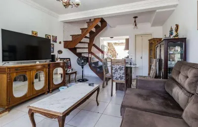 Casa com 2 quartos à venda na Rua Heitor Kramer, 324, Guarujá, Porto Alegre