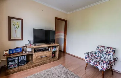 Amplo apartamento de 3 dormitórios com garagem coberta