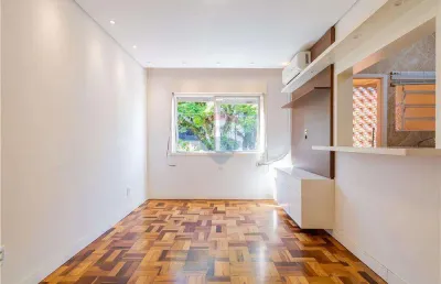 Apartamentoa venda de 1 dormitório, 42 m, vaga e elevador no coração do menino deus : r$ 310.000,00