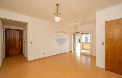 Apartamento com 3 dormitórios, suíte, sacada com churrasqueira e vista, 100m² privativos no menino deus, 1 vaga e infraestrutura : r$ 820.000,00